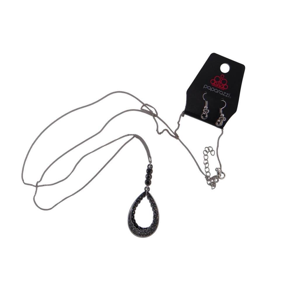 Elegant Black & Silver Teardrop Necklace with Matchingโ Earrings